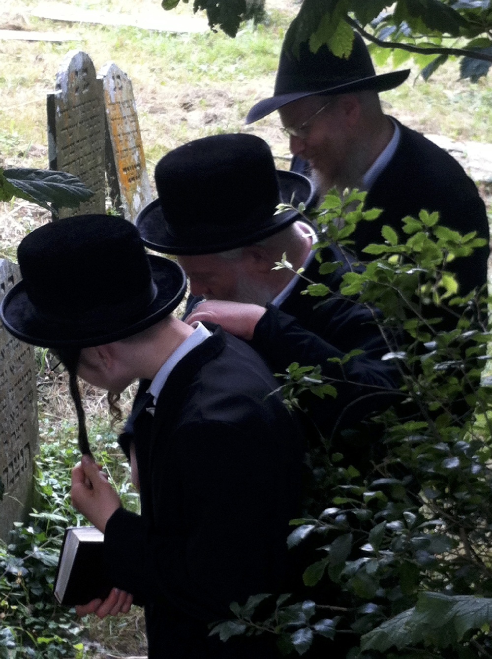 Falmouth Cemetery Visitors 2013 Anthony Fagin