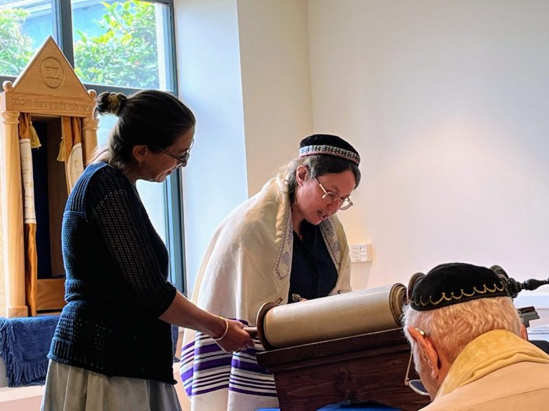 Featured image for “Guest Student Rabbi leads Shabbat service”